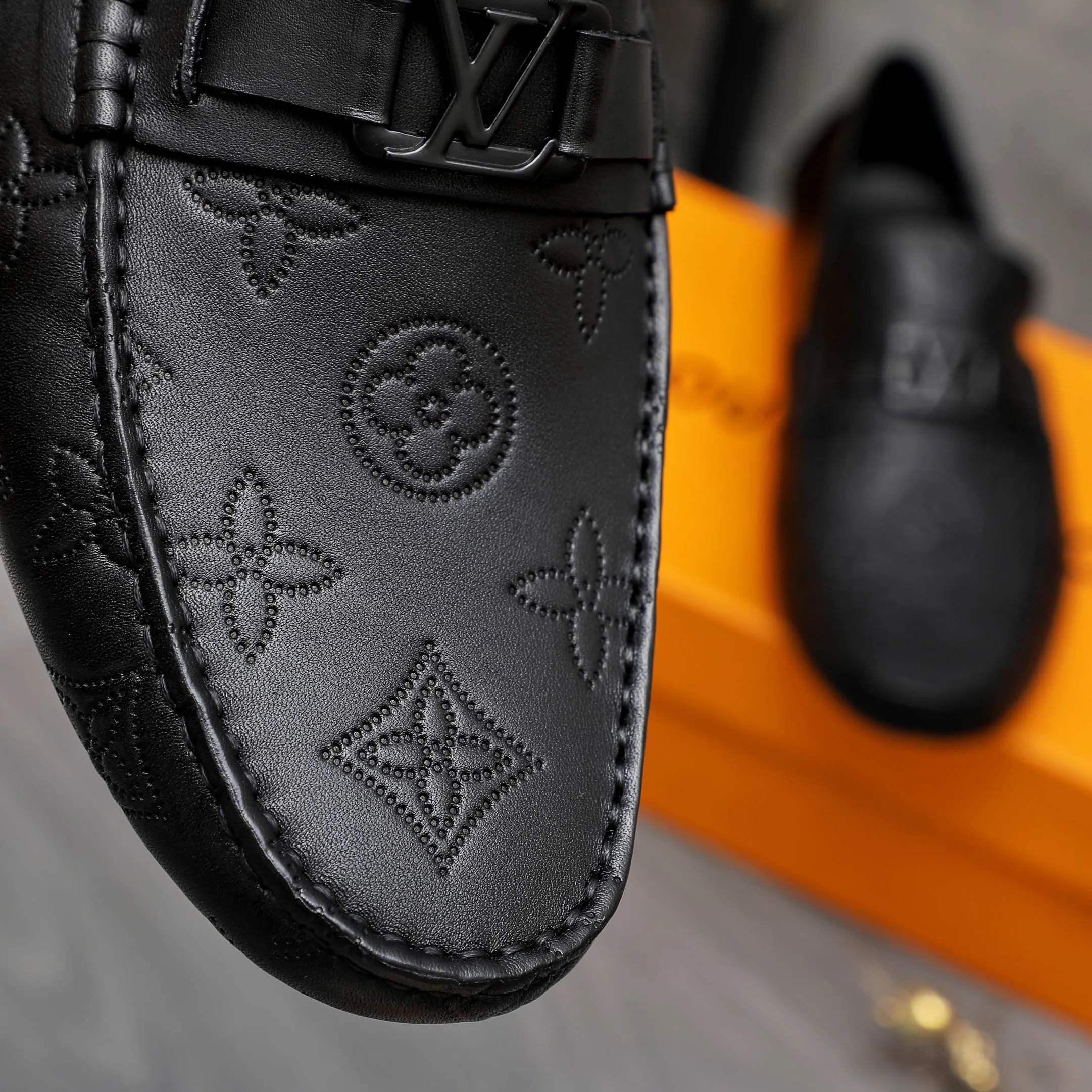 Men's shoes 💰400 Product trademark: LV "Louis Vuitton" casual slip-on shoes Regular size: 38-45 (45 is custom-made and non-returnable) Product materials: Selected cowhide embossed upper, pigskin lining, rubber outsole